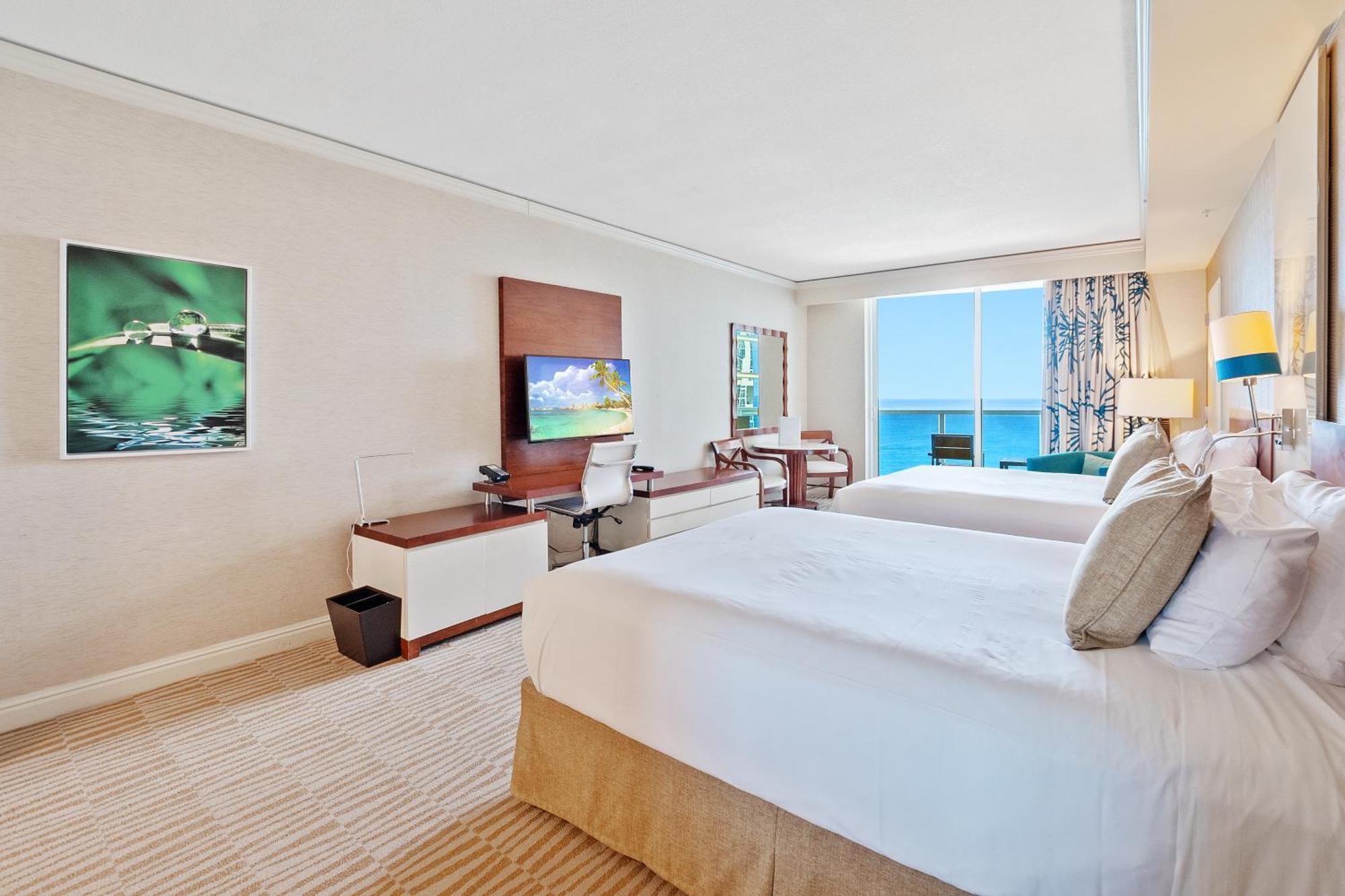 Trump International Deluxe 2 Queen Bed Ocean Front Санни Айлес Экстерьер фото